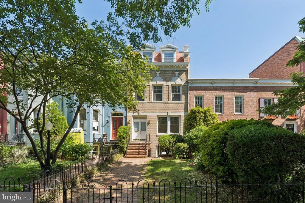 916 EAST CAPITOL ST NE, Washington, DC 20003