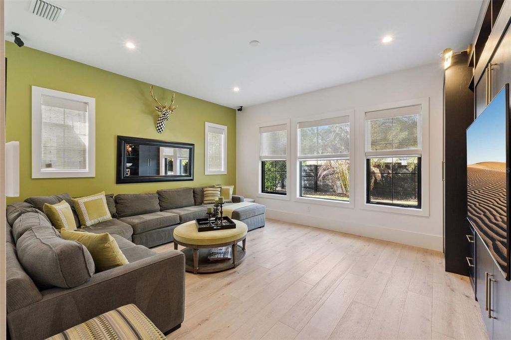 Image 31 of property listing at 1117 KENWOOD AVENUE, Winter Park, FL 32789