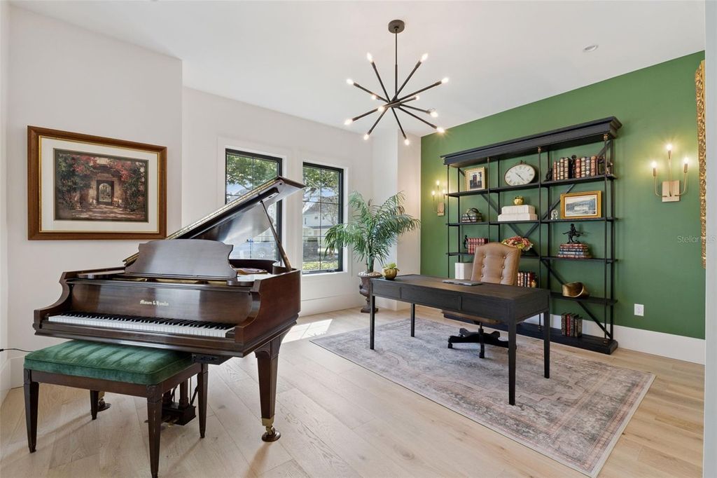 Image 32 of property listing at 1117 KENWOOD AVENUE, Winter Park, FL 32789