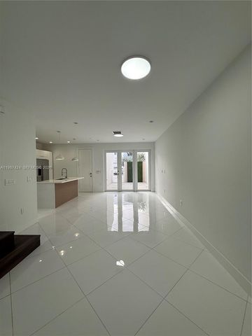 6432 NW 104th Ct, Doral, FL 33178