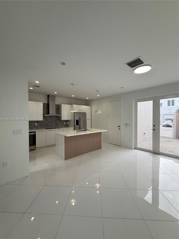 6432 NW 104th Ct, Doral, FL 33178