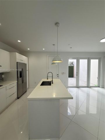 6432 NW 104th Ct, Doral, FL 33178