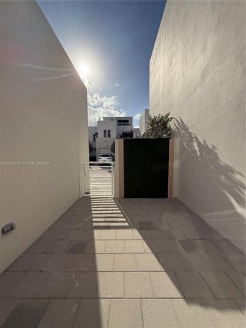 6432 NW 104th Ct, Doral, FL 33178