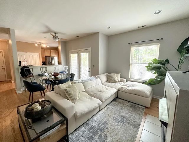 4174 S Drexel Boulevard 2B, Chicago, IL 60653