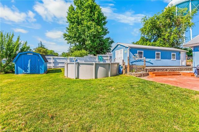 719 Maiden Lane, Mount Airy, NC 27030