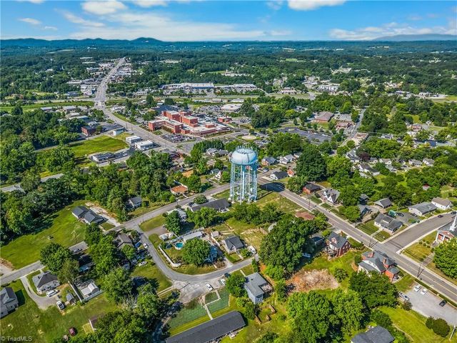 719 Maiden Lane, Mount Airy, NC 27030