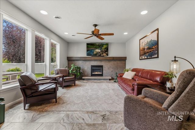 456 W Bear Track Dr, Meridian, ID 83642