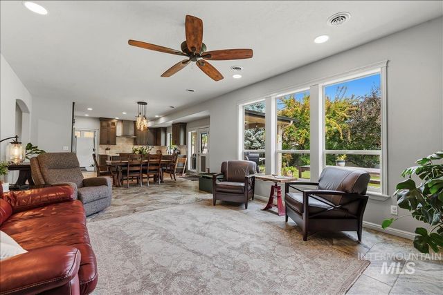 456 W Bear Track Dr, Meridian, ID 83642