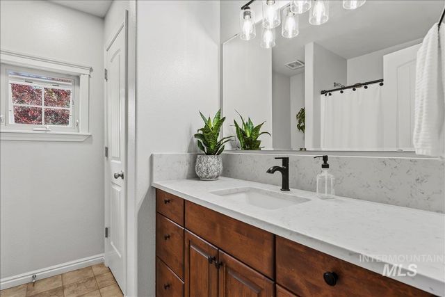 456 W Bear Track Dr, Meridian, ID 83642