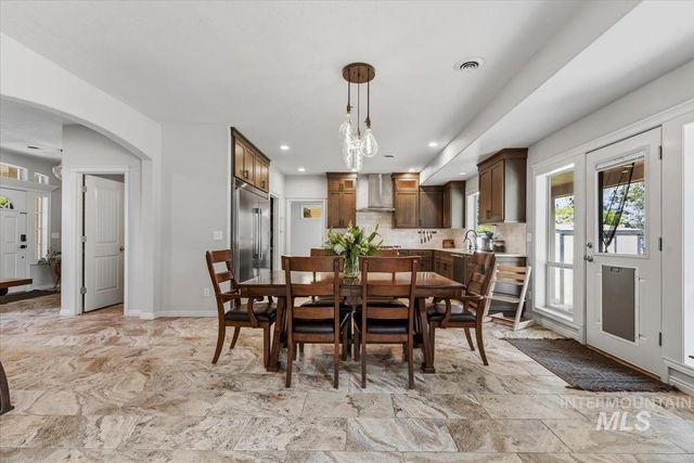 456 W Bear Track Dr, Meridian, ID 83642