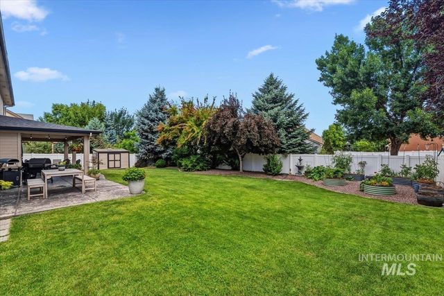 456 W Bear Track Dr, Meridian, ID 83642