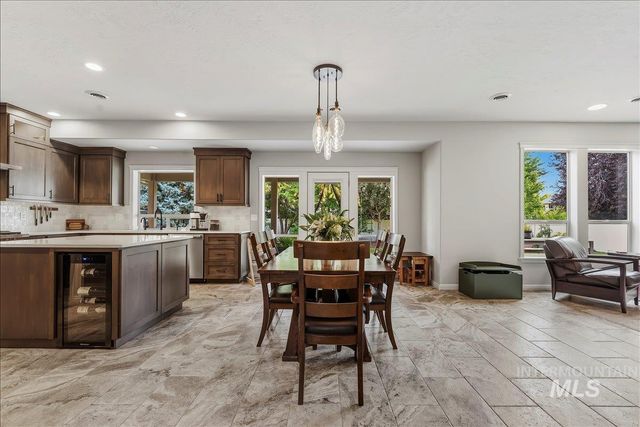 456 W Bear Track Dr, Meridian, ID 83642
