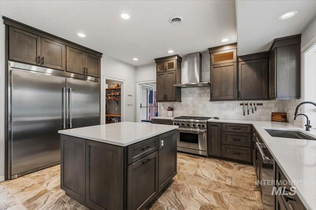 456 W Bear Track Dr, Meridian, ID 83642