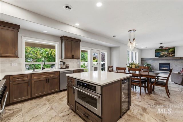 456 W Bear Track Dr, Meridian, ID 83642