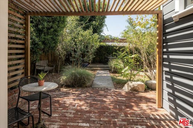 1334 Calumet Avenue, Los Angeles, CA 90026