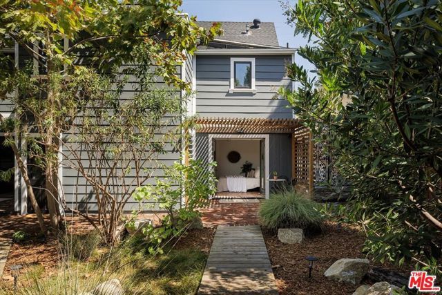 1334 Calumet Avenue, Los Angeles, CA 90026