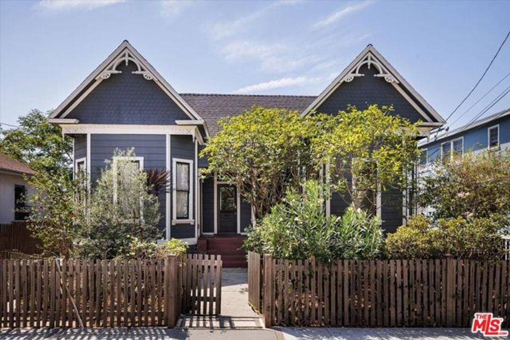 1334 Calumet Avenue, Los Angeles, CA 90026
