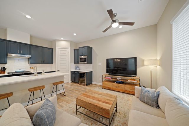 911 W 35th Street C, Houston, TX 77018