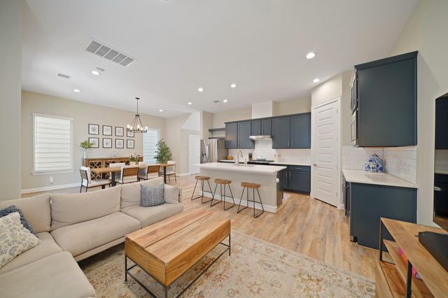 911 W 35th Street C, Houston, TX 77018