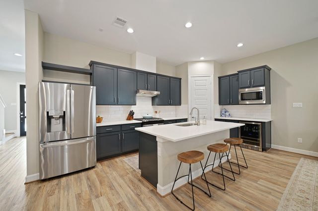 911 W 35th Street C, Houston, TX 77018