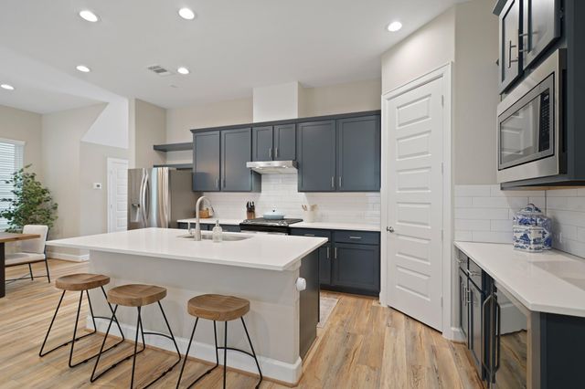 911 W 35th Street C, Houston, TX 77018