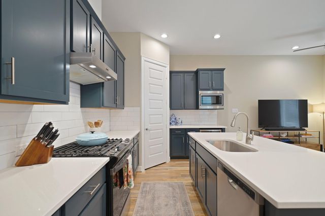 911 W 35th Street C, Houston, TX 77018