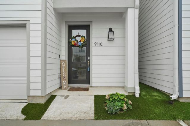 911 W 35th Street C, Houston, TX 77018