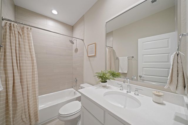 911 W 35th Street C, Houston, TX 77018