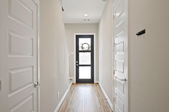 911 W 35th Street C, Houston, TX 77018