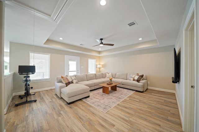 911 W 35th Street C, Houston, TX 77018