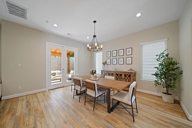 911 W 35th Street C, Houston, TX 77018