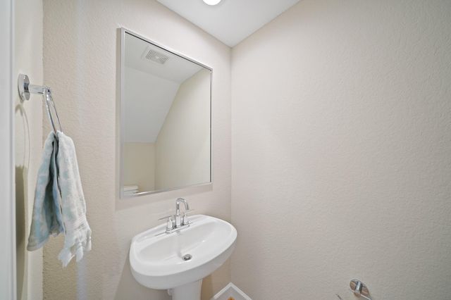 911 W 35th Street C, Houston, TX 77018