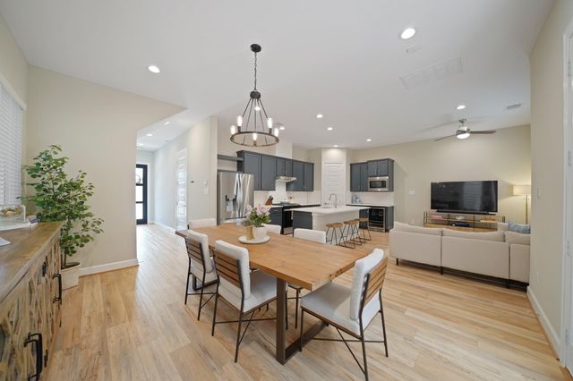 911 W 35th Street C, Houston, TX 77018