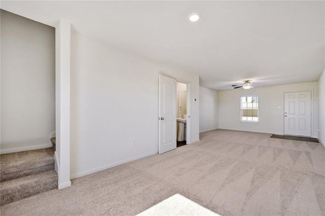 525 Riverdale CV, Jarrell, TX 76537