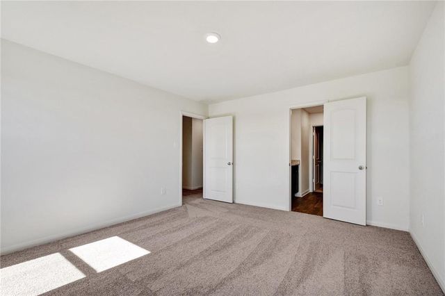 525 Riverdale CV, Jarrell, TX 76537