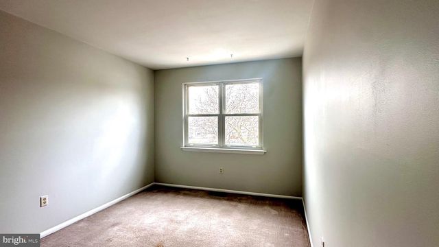 53 EISENHOWER CIR, Whitehall, PA 18052