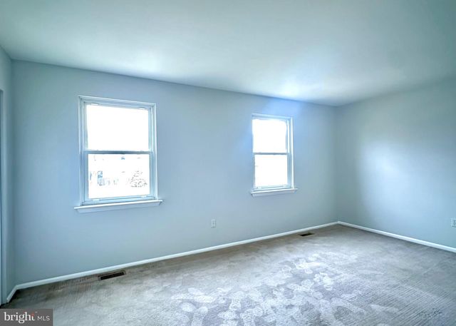 53 EISENHOWER CIR, Whitehall, PA 18052