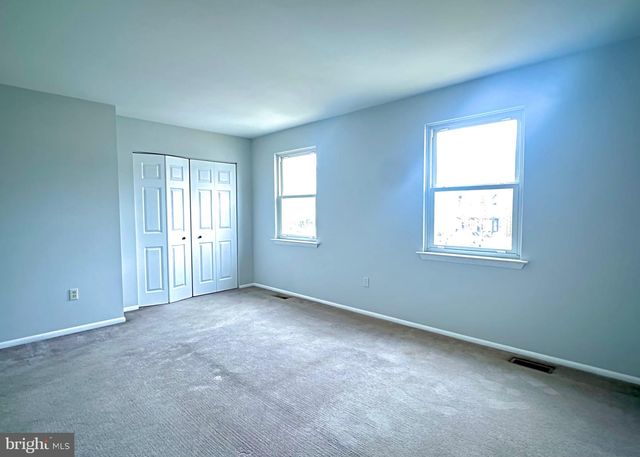 53 EISENHOWER CIR, Whitehall, PA 18052