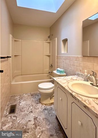 53 EISENHOWER CIR, Whitehall, PA 18052