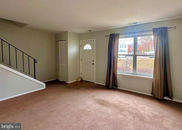 53 EISENHOWER CIR, Whitehall, PA 18052