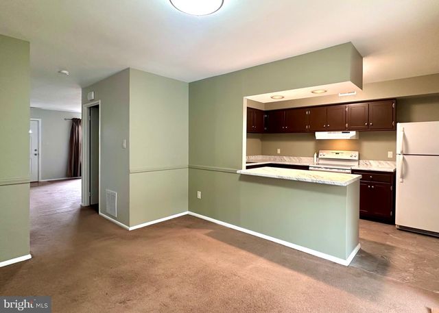 53 EISENHOWER CIR, Whitehall, PA 18052