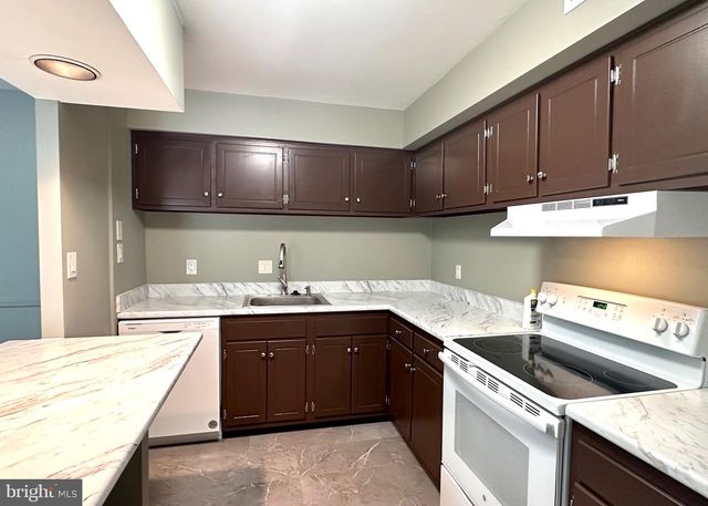 53 EISENHOWER CIR, Whitehall, PA 18052