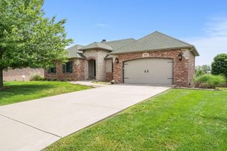5072 East Hedgerow Drive, Springfield, MO 65802