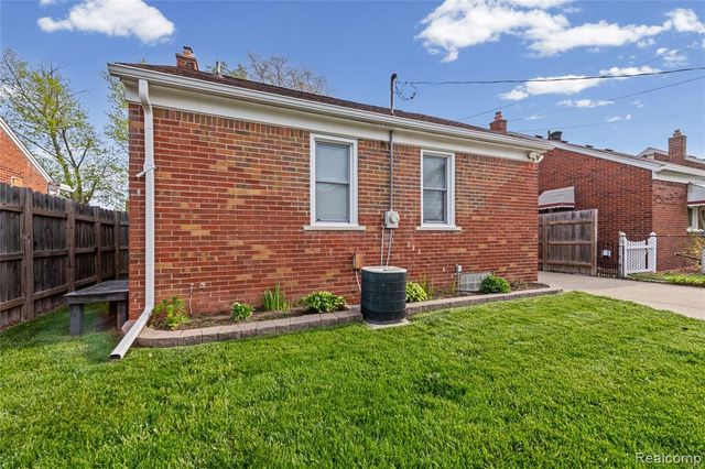 13261 Ward Street, Southgate, MI 48195