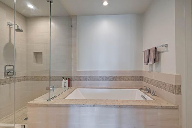 2047 Westcreek Lane 1101, Houston, TX 77027