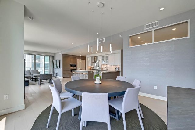 2047 Westcreek Lane 1101, Houston, TX 77027