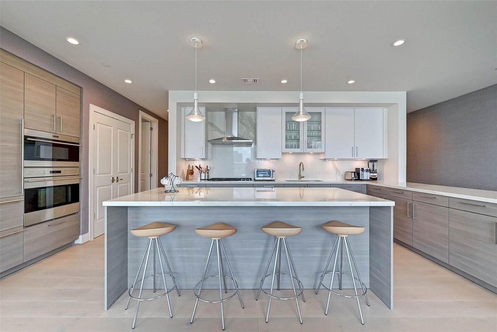 2047 Westcreek Lane 1101, Houston, TX 77027