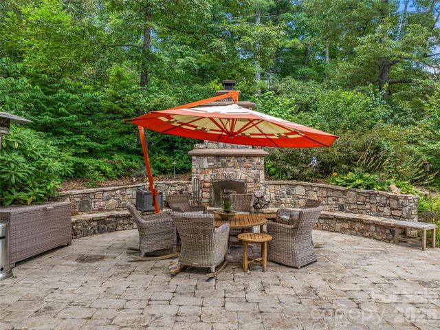 212 S Plains Drive, Asheville, NC 28803