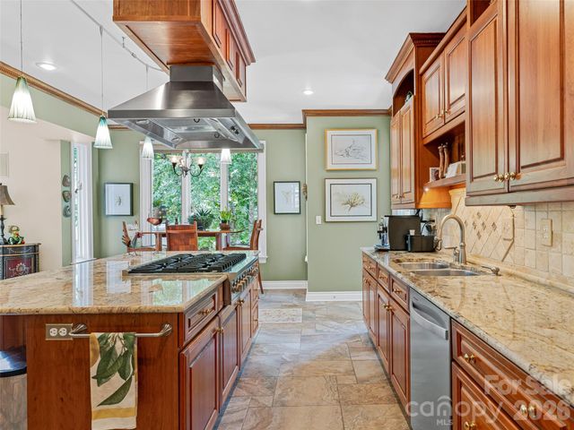 212 S Plains Drive, Asheville, NC 28803