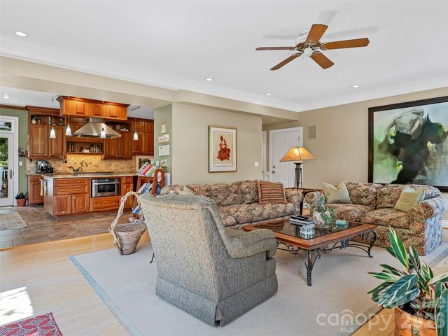 212 S Plains Drive, Asheville, NC 28803